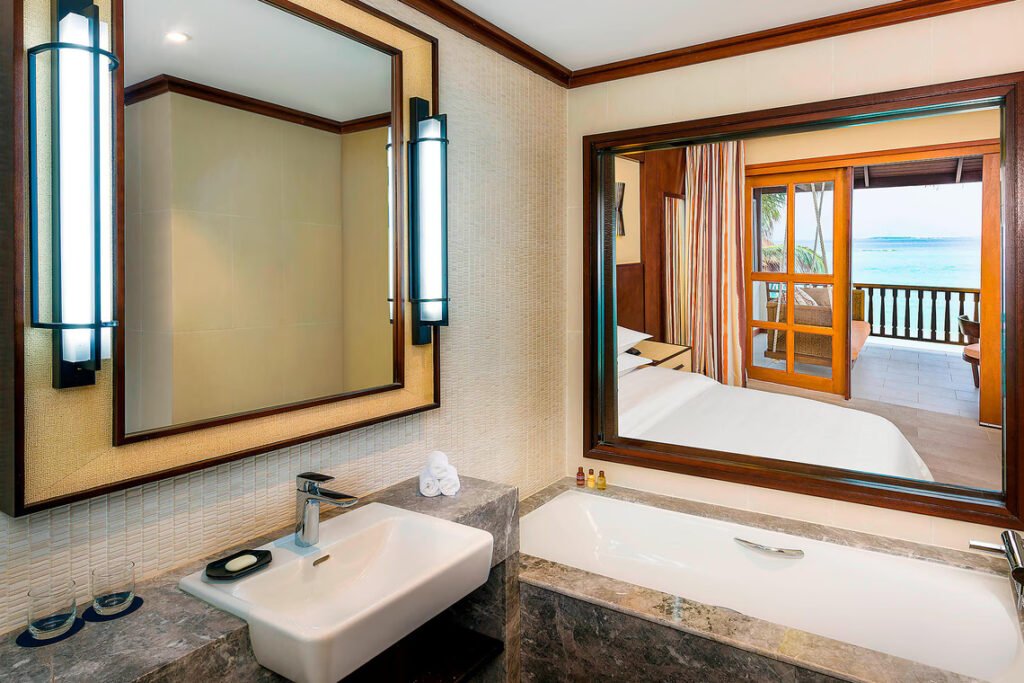 Deluxe Bathroom 01
