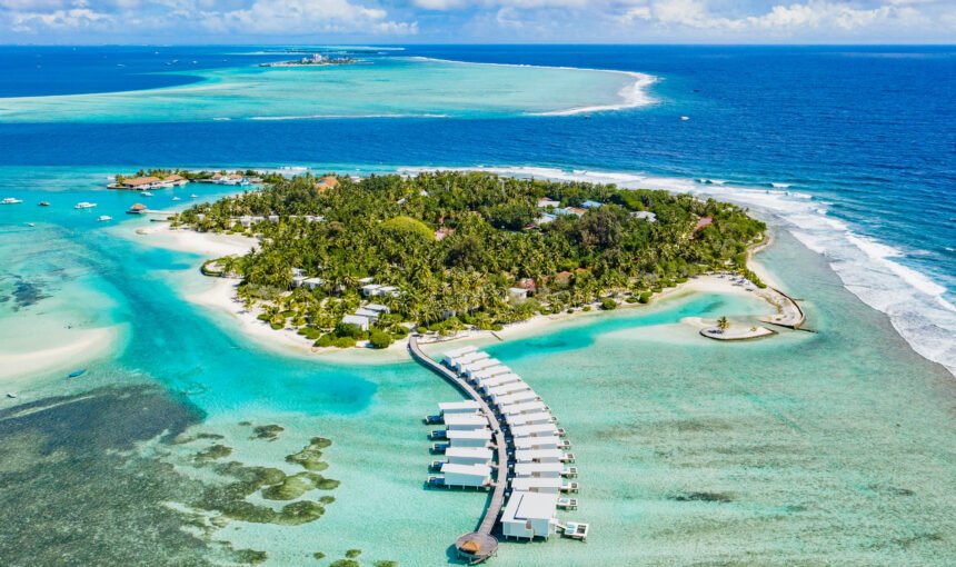 Holiday Inn Kandooma Maldives Reviews: A Modern Paradise in the Heart of the Indian Ocean