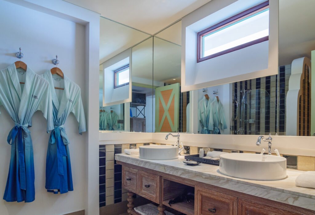 SAii Lagoon Maldives - Beach Room Bathroom 2- K1T & T2T