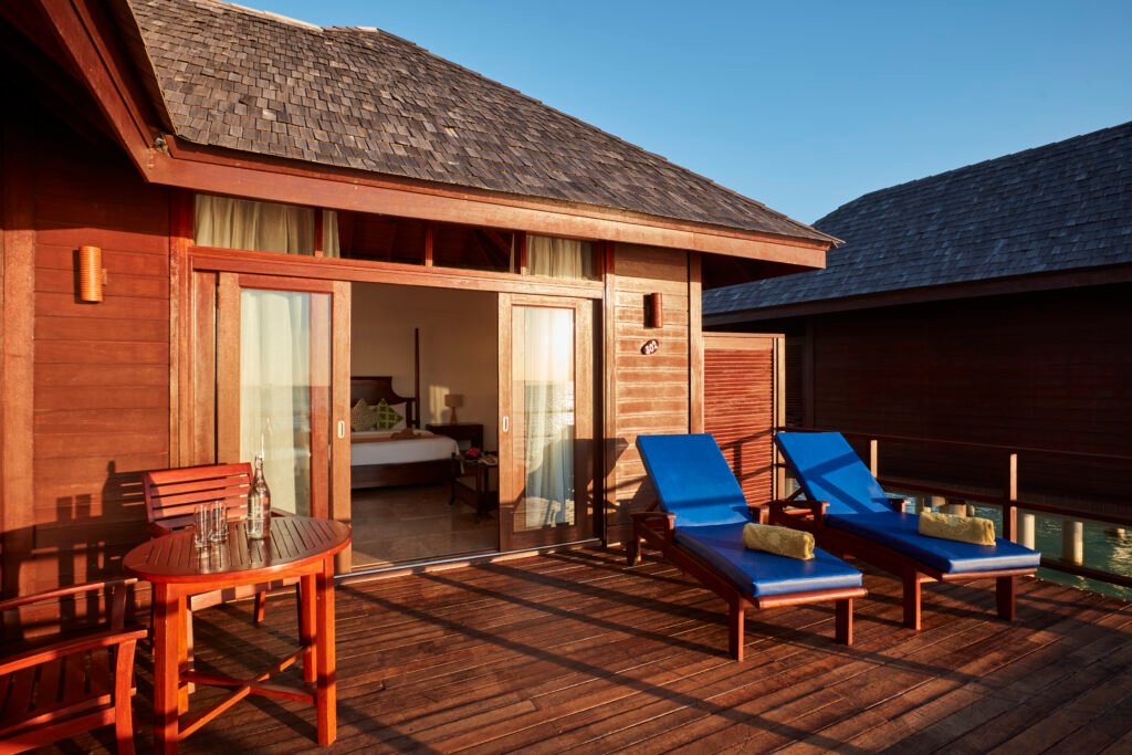 SunSiyam_Olhuveli-Deluxe-Water_Villa-Deck-4