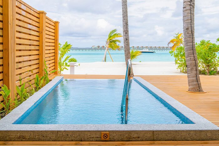 junior-beach-suite-with-pool-3